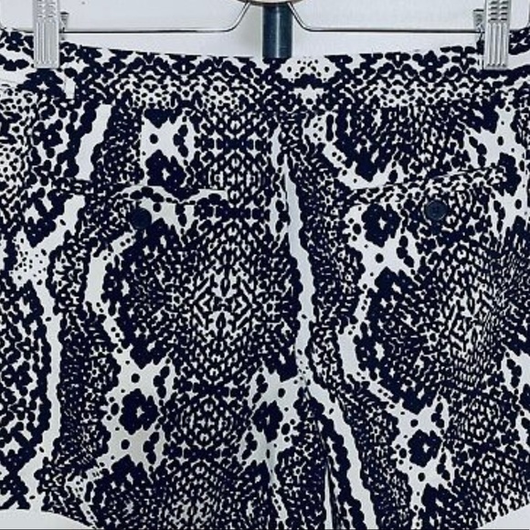 LOFT Short w pockets - Picture 2 of 7